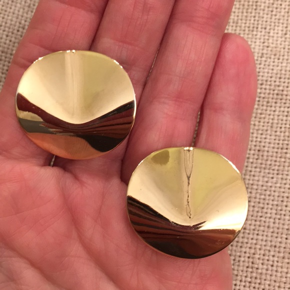 Vintage Goldtone Disc Earrings Modern Style Clip Earrings - Picture 8 of 12